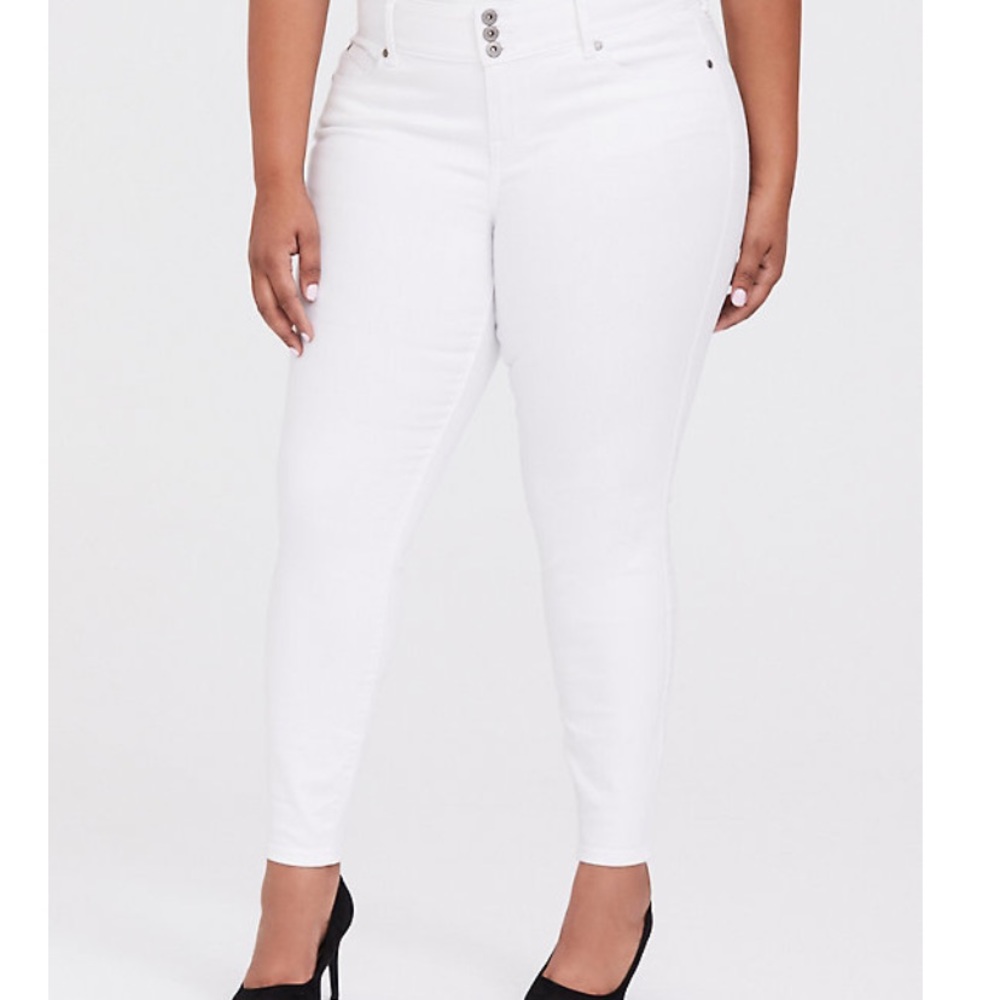 Torrid white jegging size 26